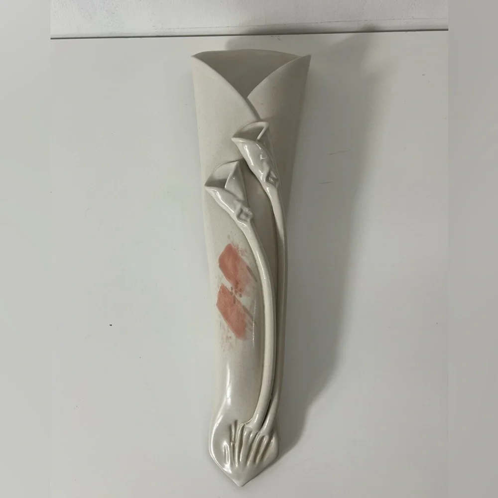 HILBORN Canada Wall Pocket Vase Lily Art Pottery Rose Pink Signed Vintage - Picture 3 of 7
